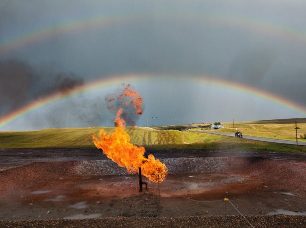 Bakken shale oil well - photo credit: National Geographic