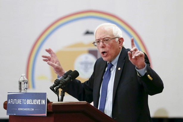 Democratic U.S. presidential candidate Bernie Sanders holds a town hall event at the Navajo Nation casino in Flagstaff, Arizona March 17, 2016. REUTERS/Nancy Wiechec - RTSB088