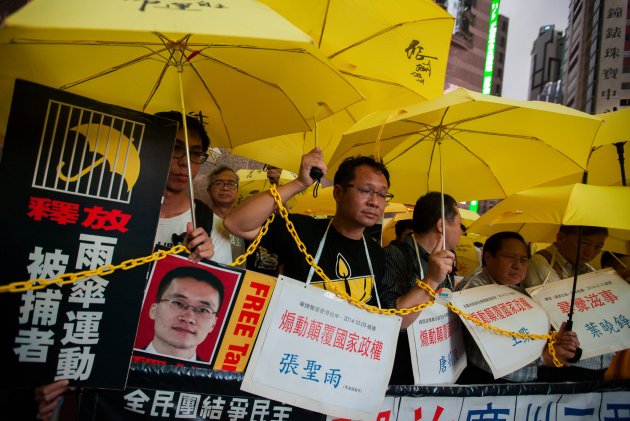  People last year protesting the detention of Chinese activists who support Hong Kong’s Umbrella Movement, including Lu Gengsong and Chen Shuqing, in Hong Kong. Alex Hofford/European Pressphoto Agency 