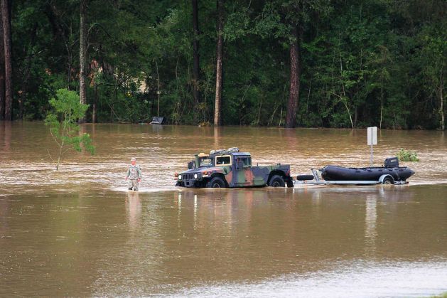 A Louisiana National Guardsman guiding a Humvee through floodwaters off of I-12 outside of Denham Springs. (U.S. Army National Guard photo by Spc. Garrett L. Dipuma/RELEASED)